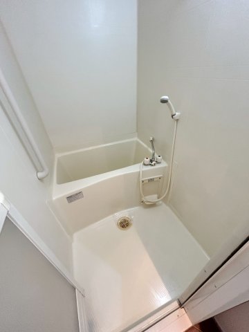 バス・シャワールーム　同物件、別号室の参考写真です。