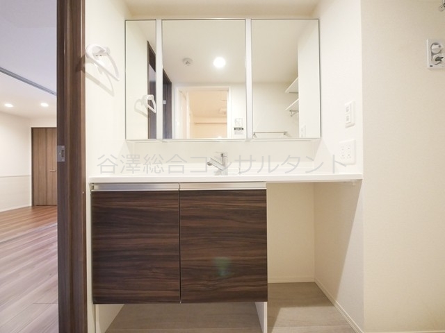 洗面設備　３面鏡ワイドドレッサー