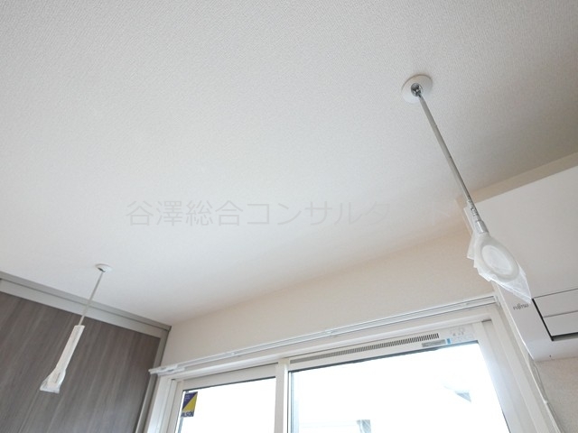 その他設備　室内物干し・エアコン