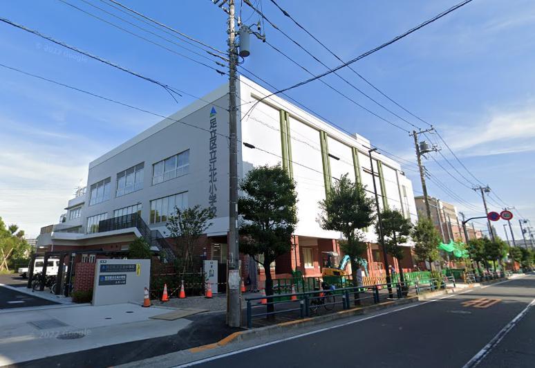 小学校　（小学校）まで700m