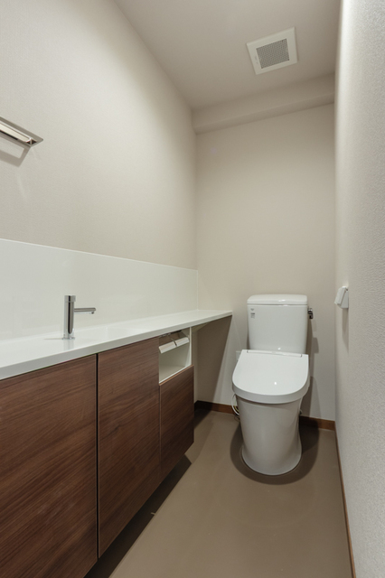 トイレ　※写真は同タイプ住戸です。