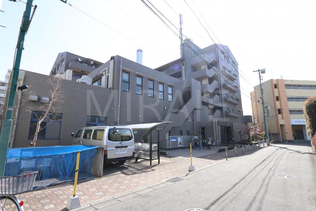 建物外観　駐車場