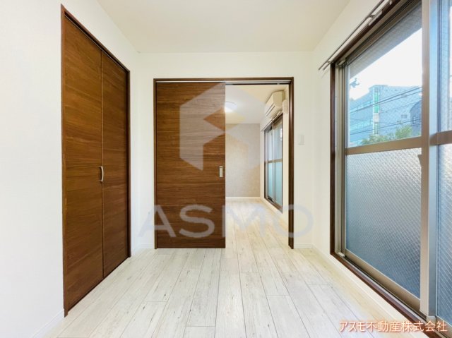 居室・リビング　同マンション別部屋参考写真