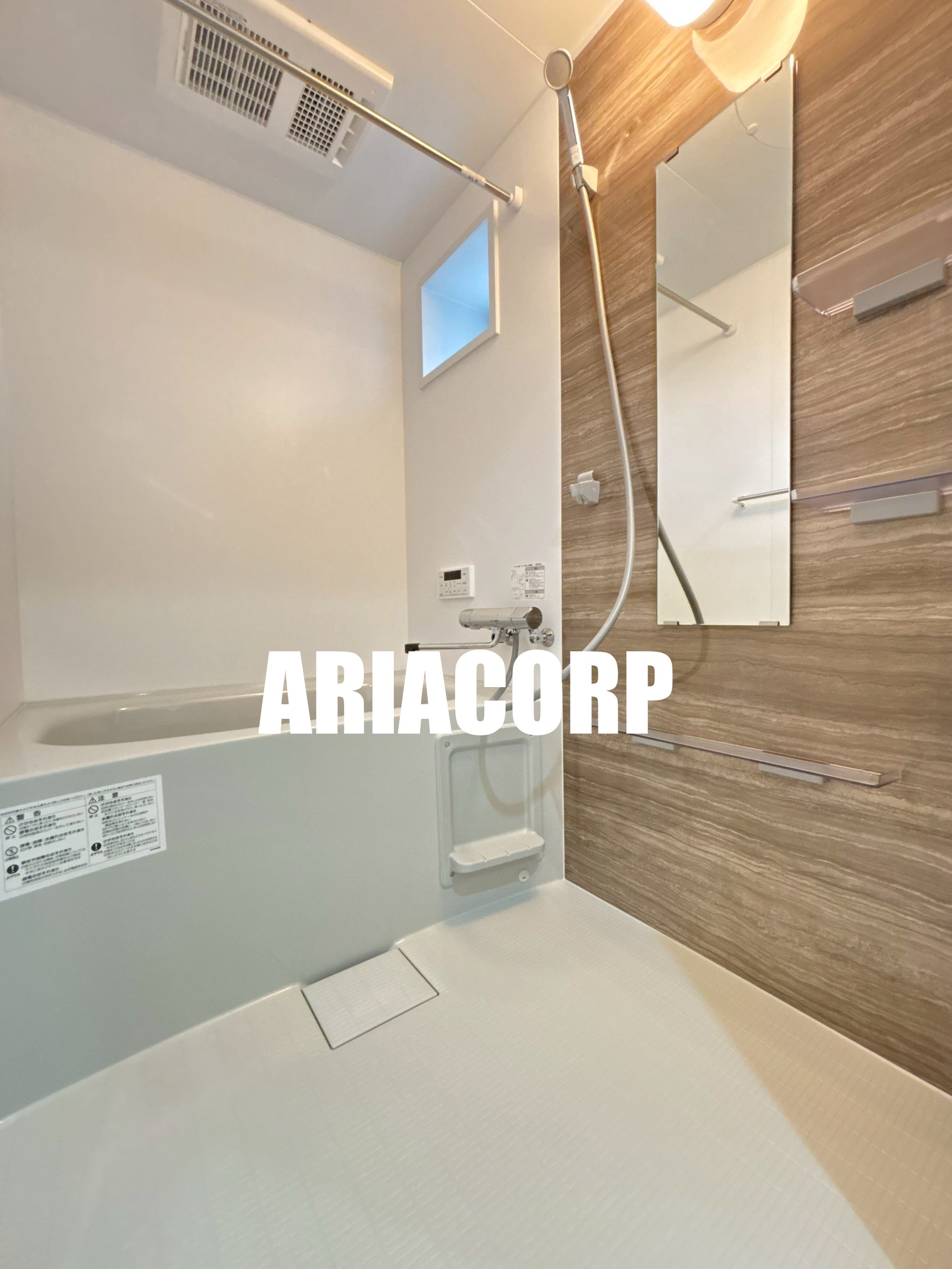 バス・シャワールーム　浴室乾燥機・追い焚き機能付きのバスルーム♪