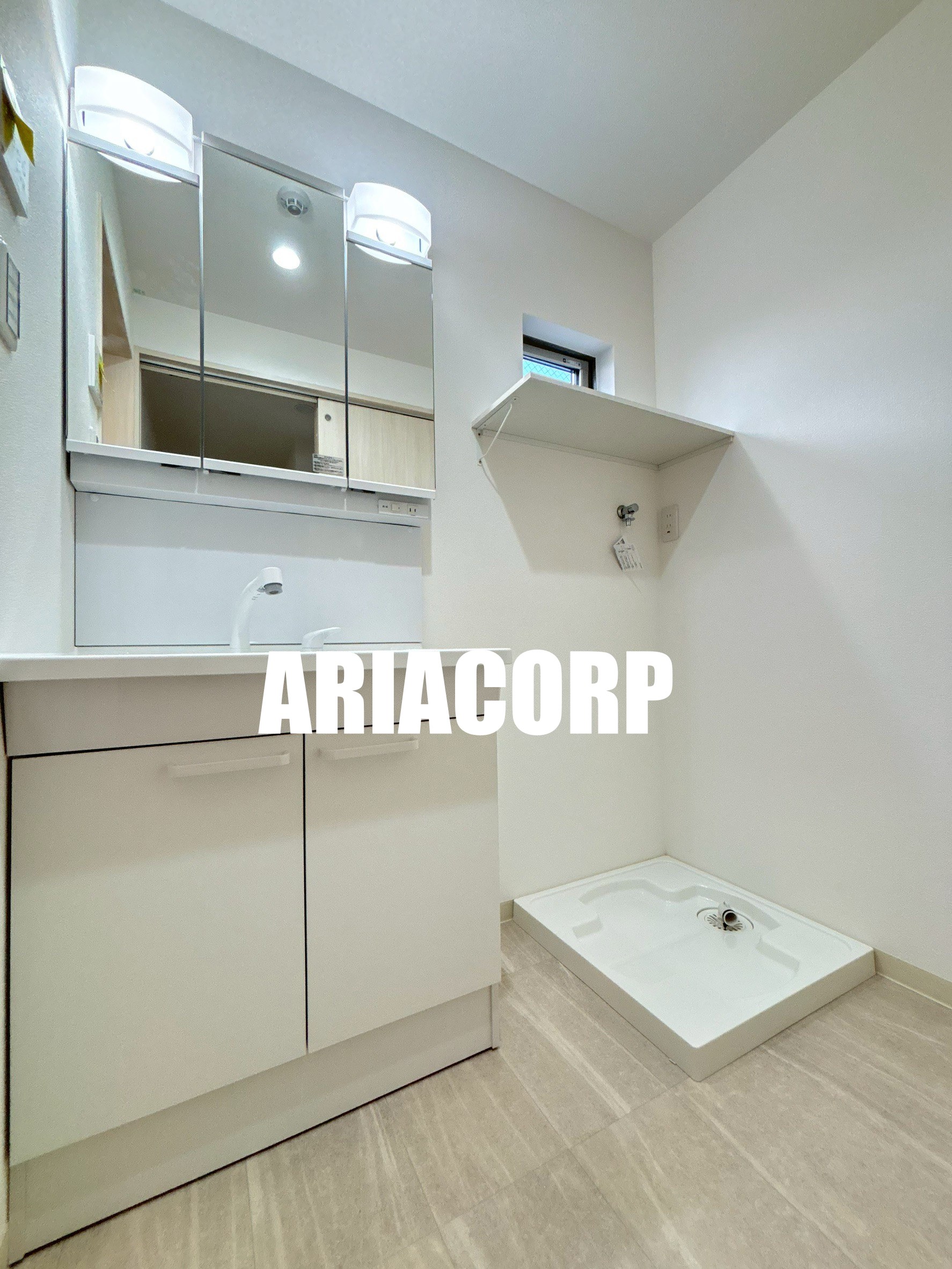 洗面設備　シャワーヘッドタイプの独立洗面台を採用♪