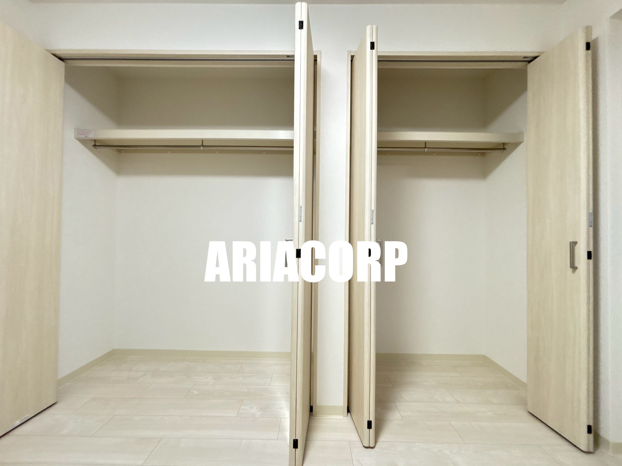 収納　収納力豊富な壁一面のクローゼット付き♪