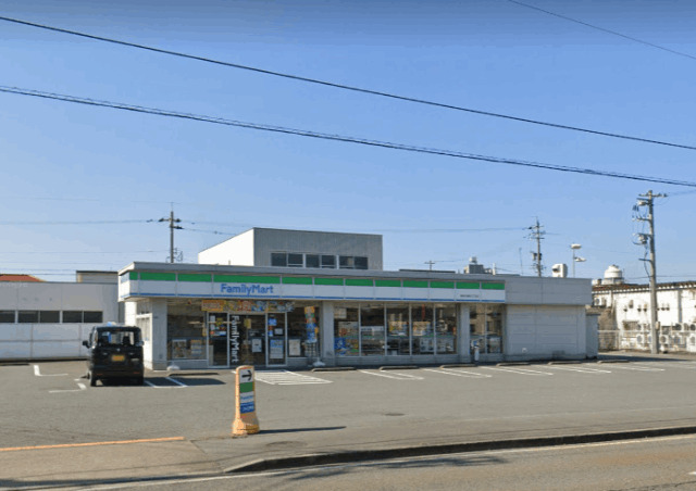 コンビニ　ファミリーマート福井大願寺三丁目店（コンビニ）まで385m