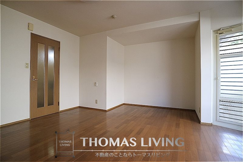 居室・リビング　広々とした洋室が魅力的ですね。