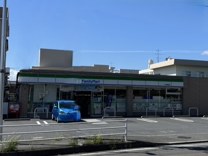 コンビニ　ファミリーマート 大和西鶴間店（コンビニ）まで955m
