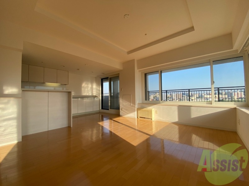 居室・リビング　広くてキレイなお部屋が広がっていて、充実した生活が送れそう。