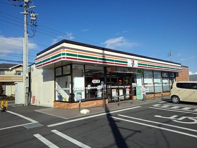 コンビニ　セブンイレブン（コンビニ）まで500m