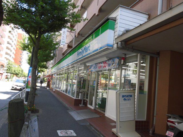 コンビニ　ファミリーマート 京王八王子店（コンビニ）まで129m