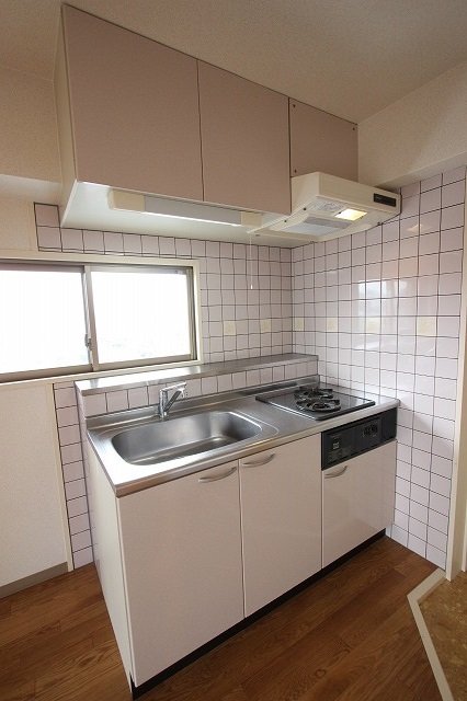 キッチン　同物件別号室の写真