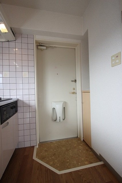 玄関　同物件別号室の写真