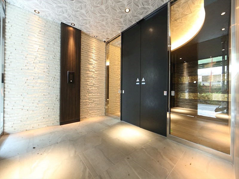 エントランス　エントランス　オートロック付　防犯カメラ有り