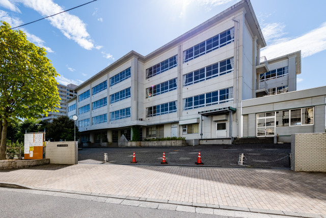 中学校　宮浦中学校（中学校）まで950m