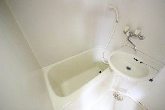 バス・シャワールーム　※別部屋の写真です