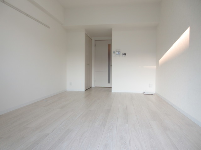 居室・リビング　とっても明るい洋室です