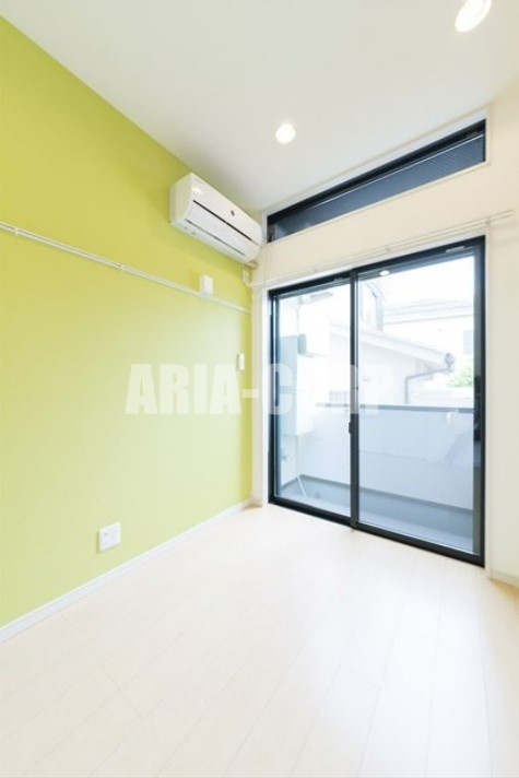 居室・リビング　広々としたお洒落な空間！天井高さのある開放的なお部屋です♪