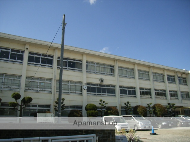 小学校　奈良市立登美ケ丘小学校（小学校）まで750m