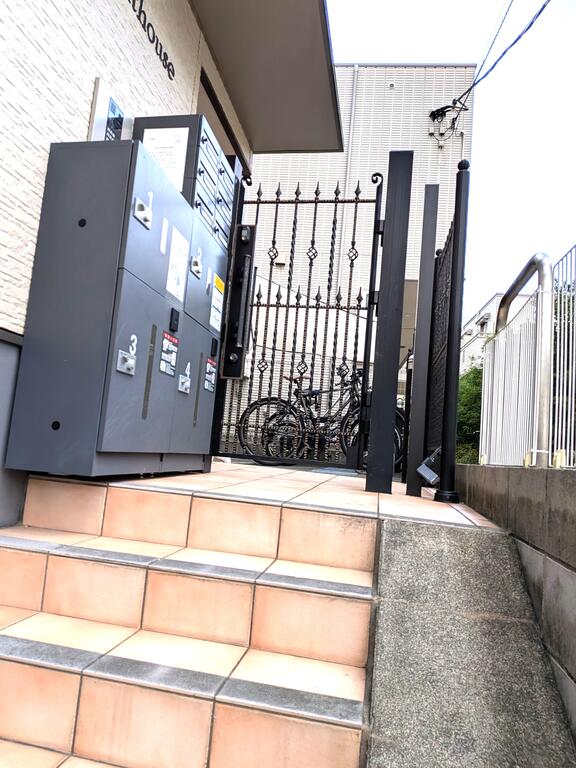 エントランス　宅配ボックス