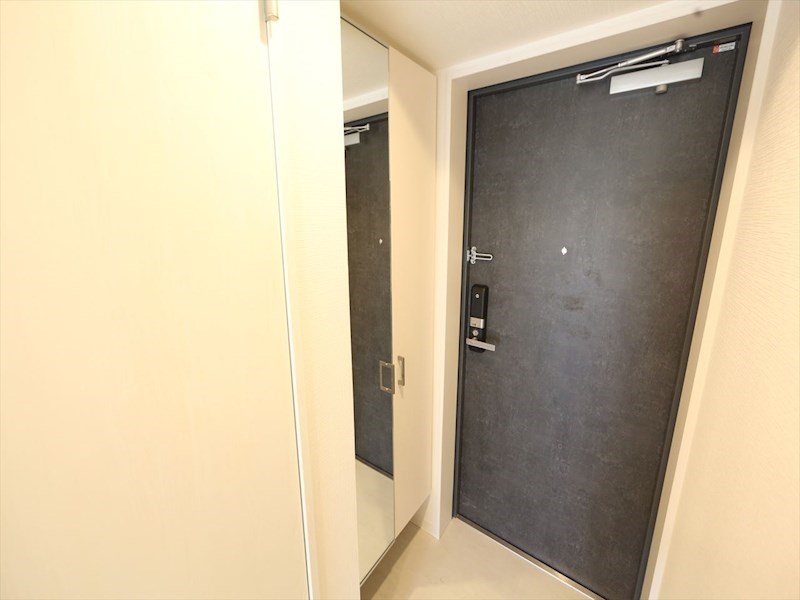 玄関　玄関　シューズボックス付（収納充実してます）