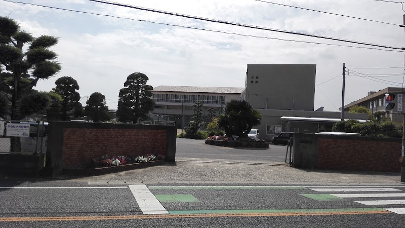 中学校　高松中学校（中学校）まで398m