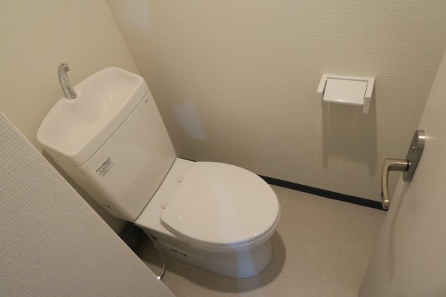 トイレ　※別号室の参考写真です。
