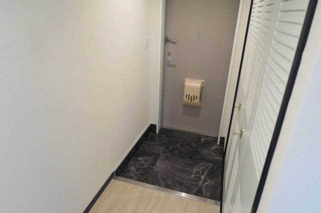 玄関　※別号室の参考写真です。