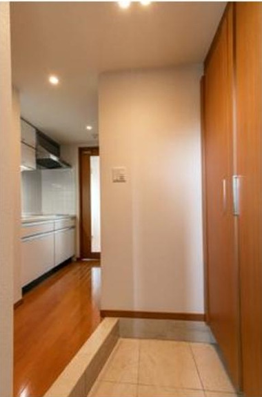 玄関　※別部屋の参考写真です。