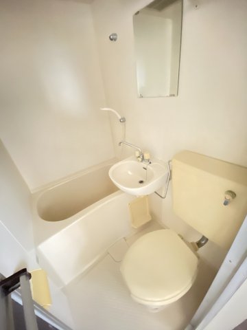 バス・シャワールーム　シンプルで機能的なユニットバスです♪