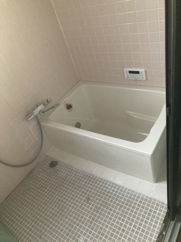 バス・シャワールーム　浴槽入替えました　サーモ水栓