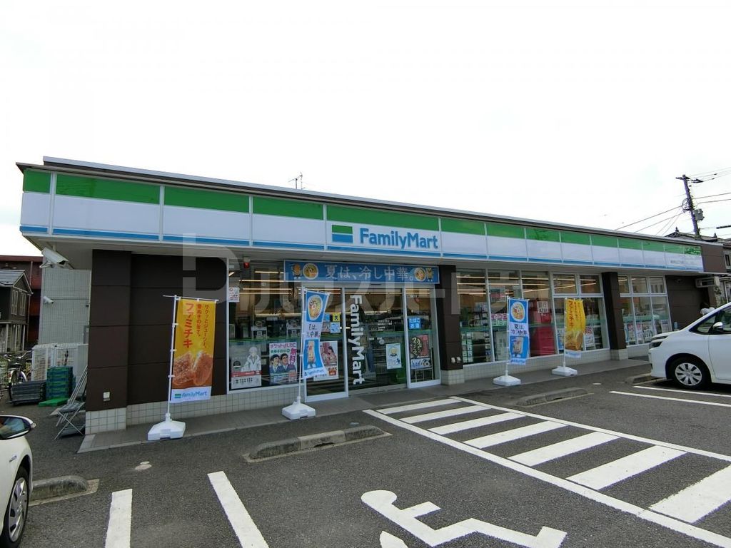 コンビニ　ファミリーマート越谷赤山三丁目店（コンビニ）まで230m