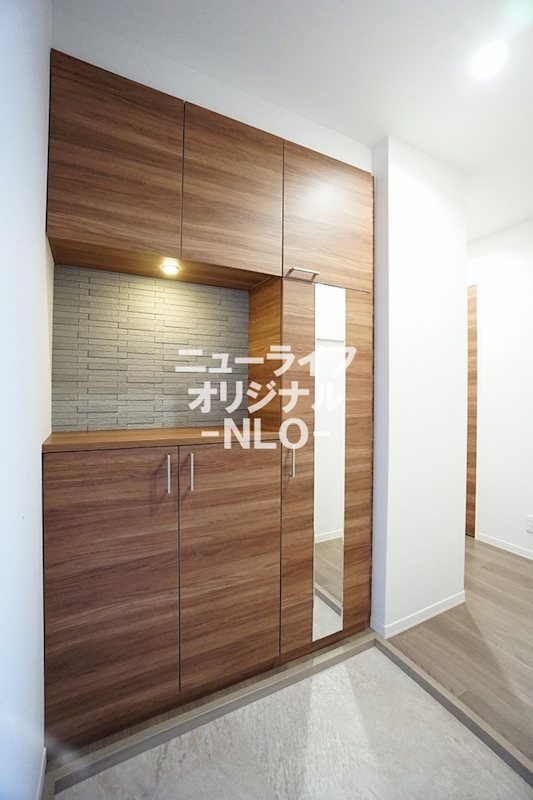 玄関　ミラー付き大型のシューズボックス☆