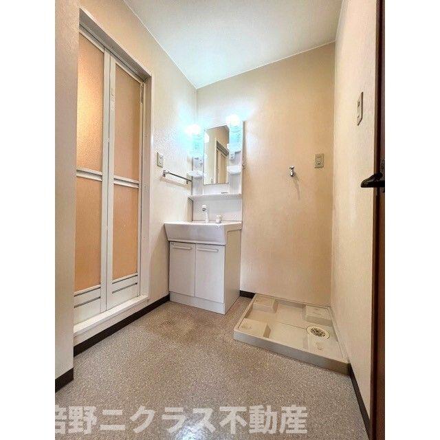 洗面設備　内装は別部屋の参考写真です。