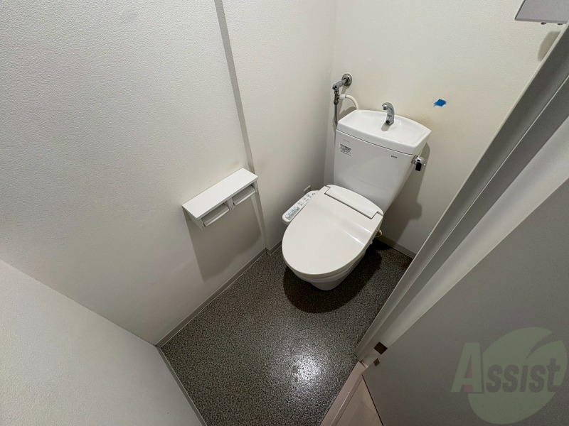 トイレ　こちらはトイレです。清潔感があり、安心して使用できます。