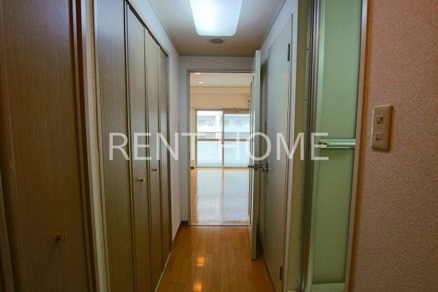 その他　キッチンは扉で隠せます