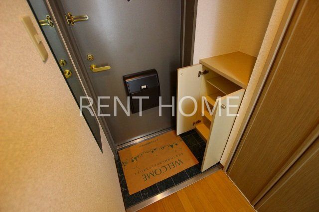 玄関　下駄箱付き