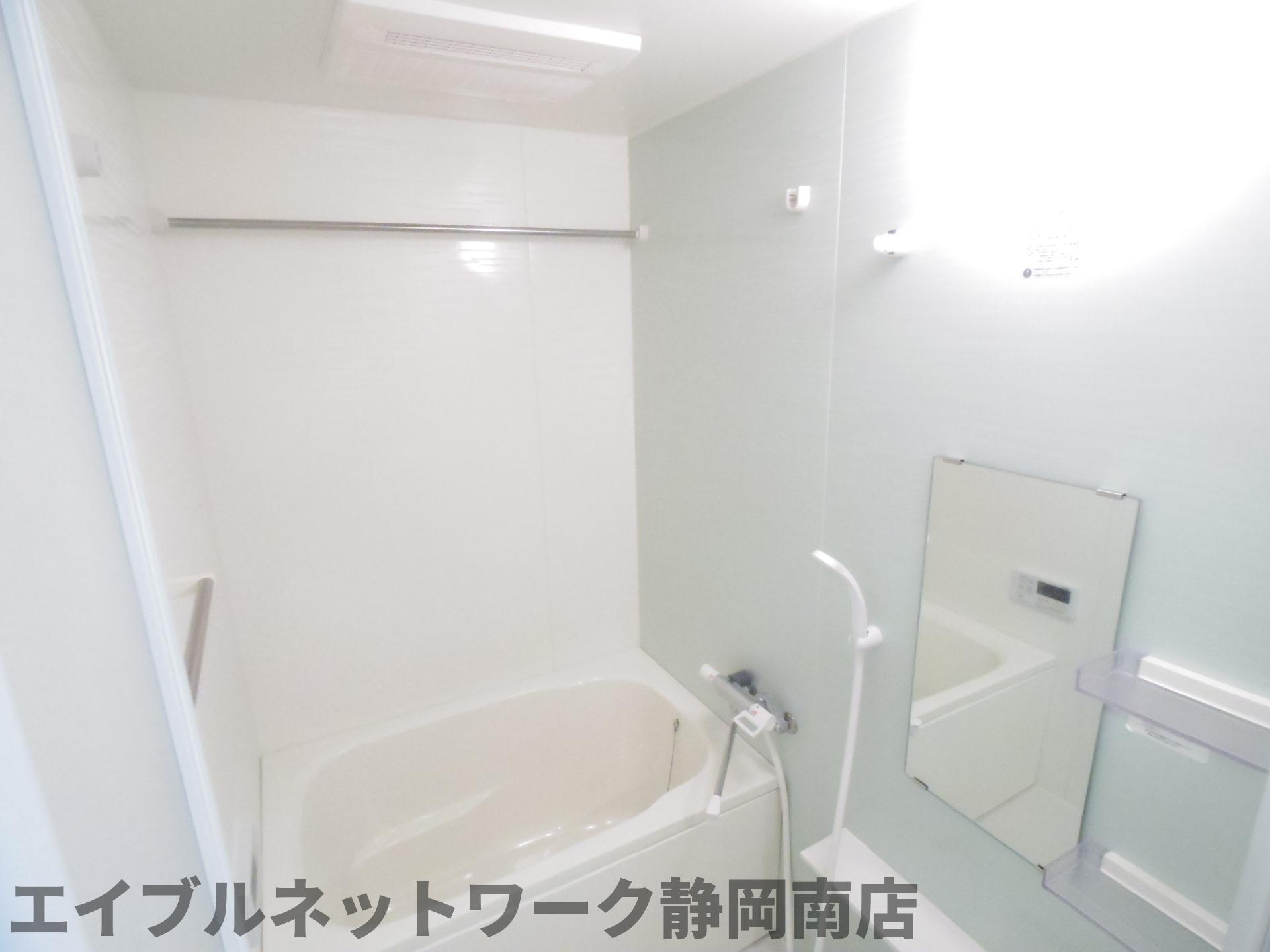 バス・シャワールーム　落ち着いた空間のお風呂です