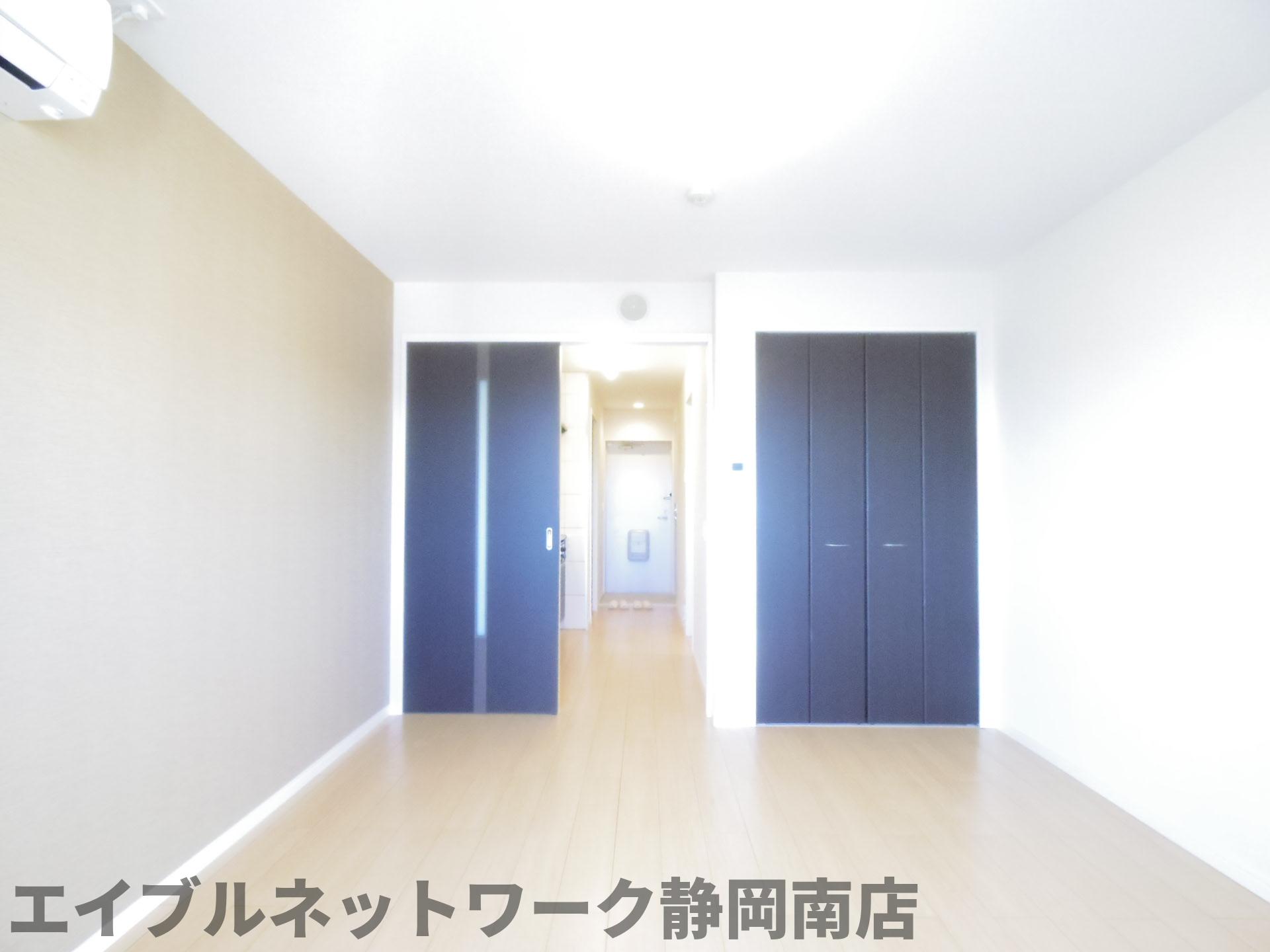 居室・リビング　こちらの居間で趣味の時間をお楽しみください