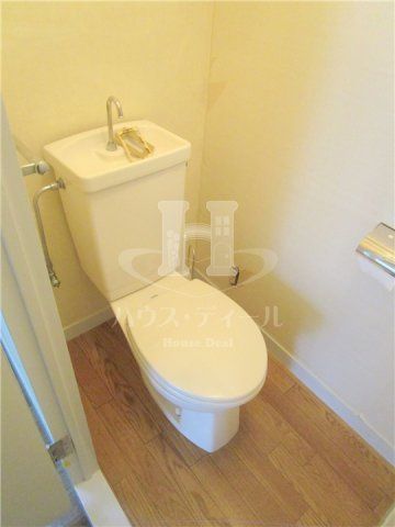 トイレ　別号室参考写真です