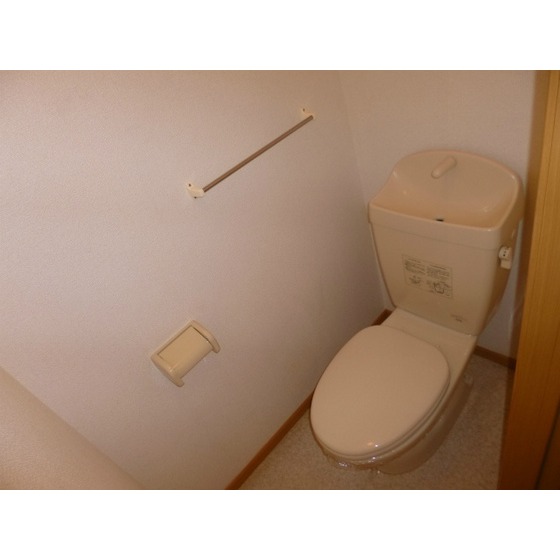 トイレ　反転タイプになります。