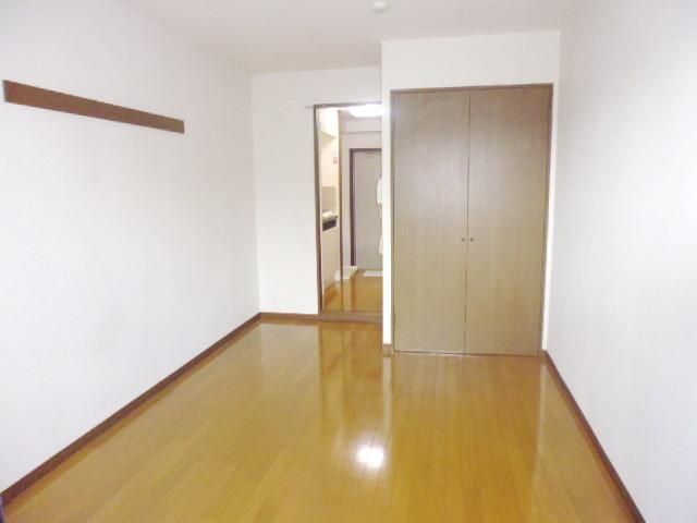 居室・リビング　★洋室6.95広めのお部屋です★