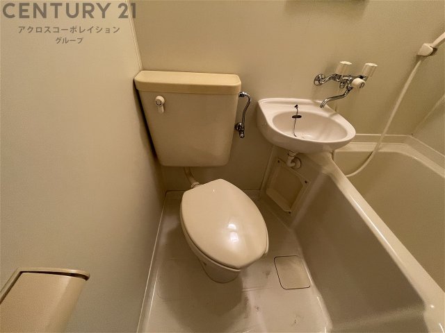 トイレ　シンプルで掃除のしやすいトイレです♪