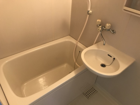 バス・シャワールーム　同物件別部屋の写真です。