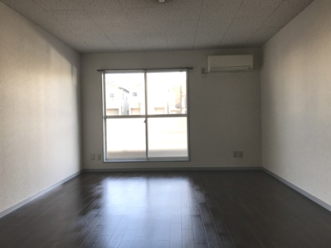 居室・リビング　同物件別部屋の写真です。