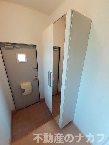 玄関　※過去の室内写真のため現況と異なる場合があります