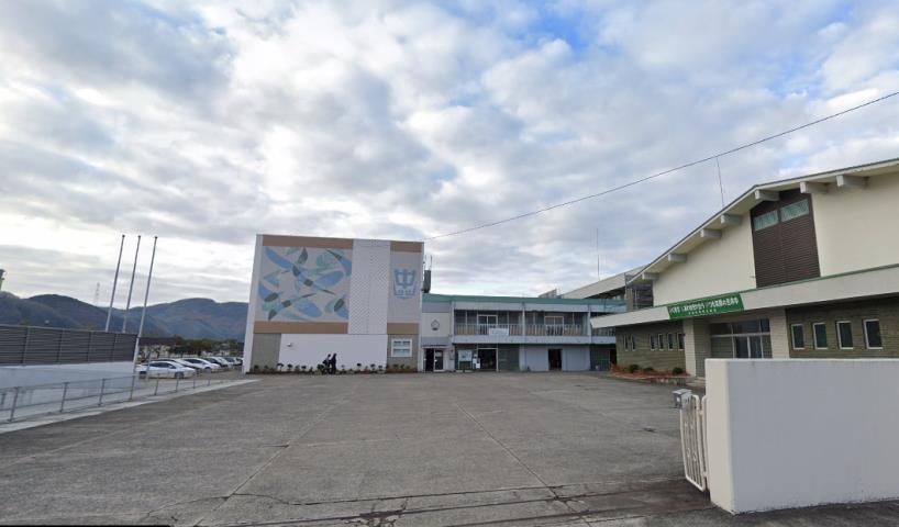中学校　吉井中学校（中学校）まで907m