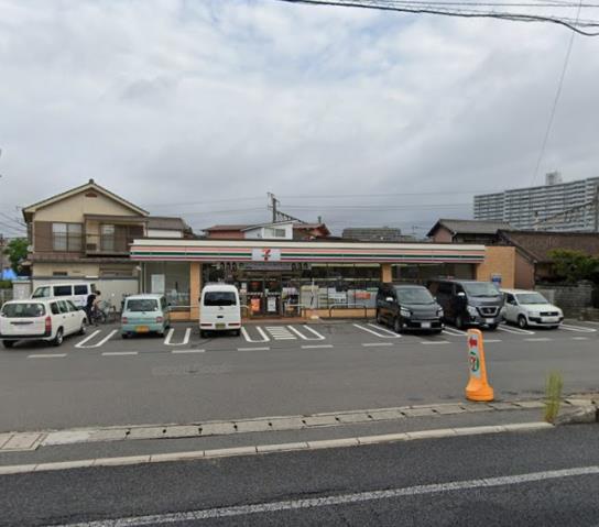 コンビニ　セブンイレブン（コンビニ）まで1335m