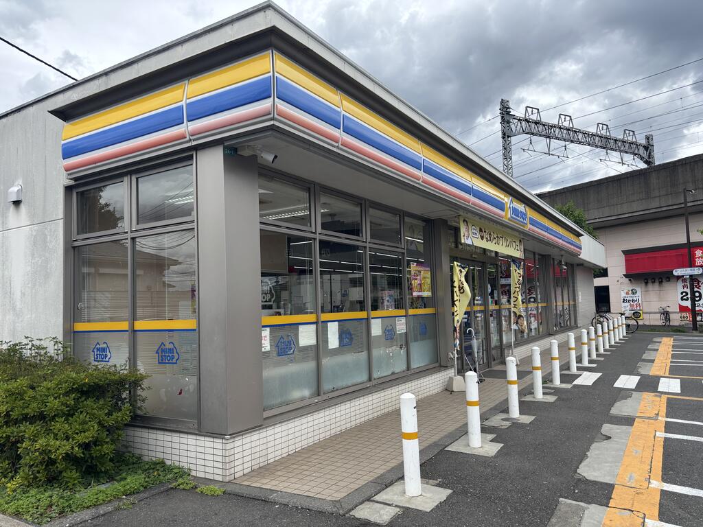 コンビニ　ミニストップ和泉多摩川駅前店（コンビニ）まで676m